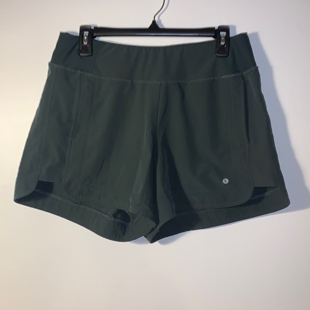 LAYERS GREEN SHORTS
